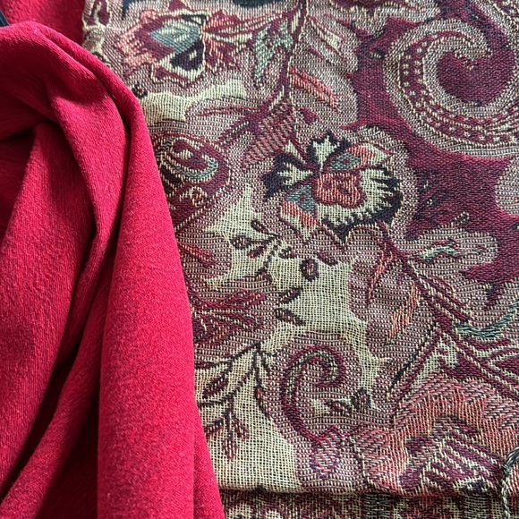 Beautiful pashmina wrap - Picture 8 of 10